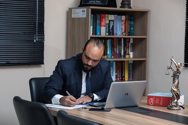 lawyer-640x480-75978561.jpeg