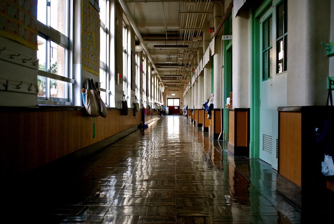 school-640x480-69150795.jpeg