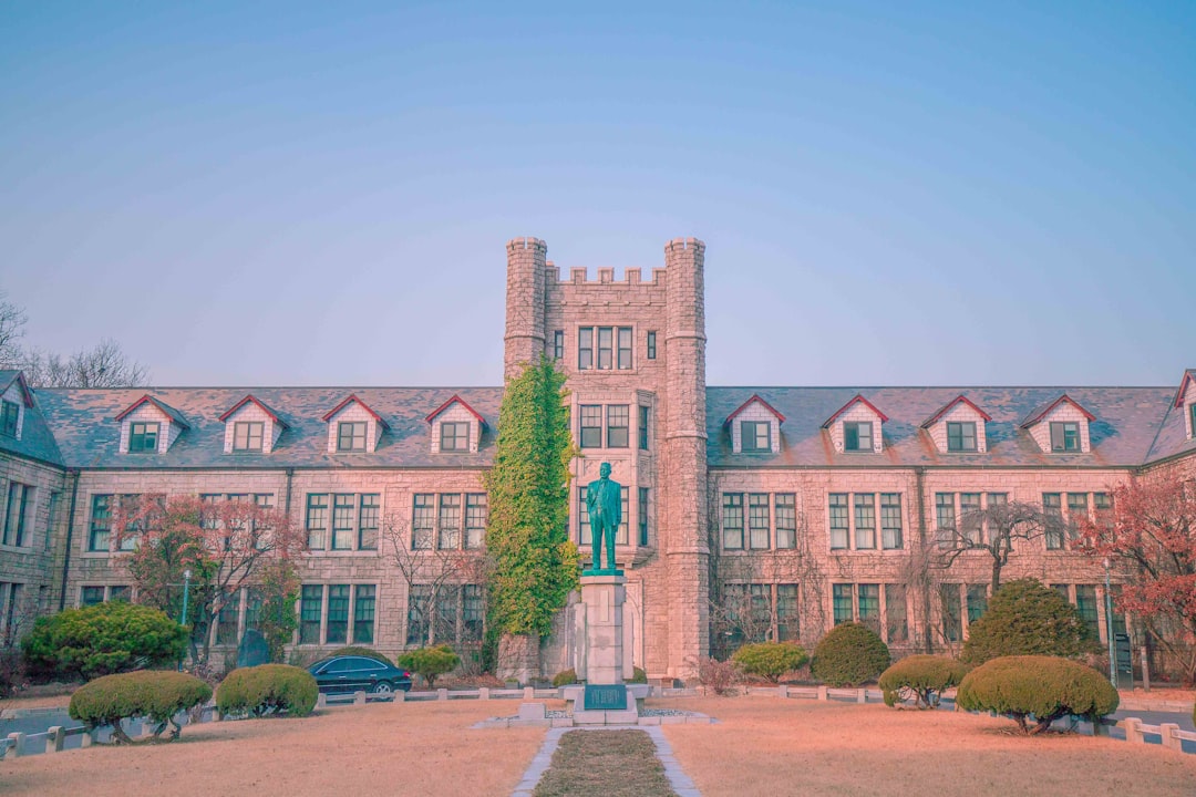 schooluniversityillinois-640x480-8619563.jpeg