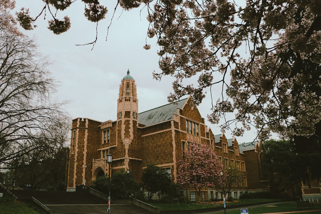 schooluniversityoregon-640x480-14142642.jpeg