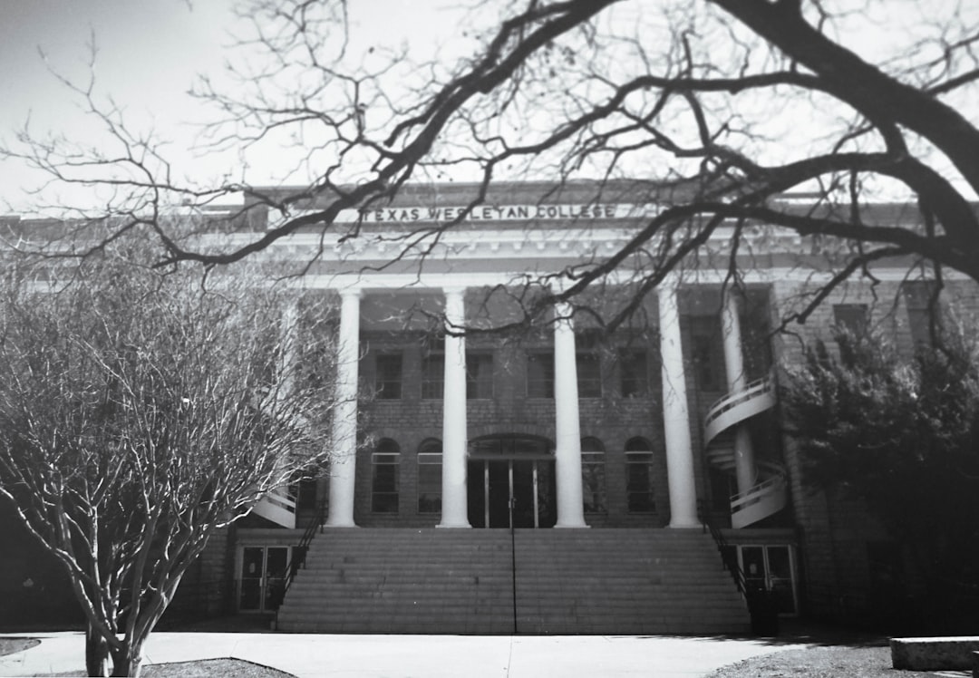schooluniversitytexas-640x480-5879707.jpeg