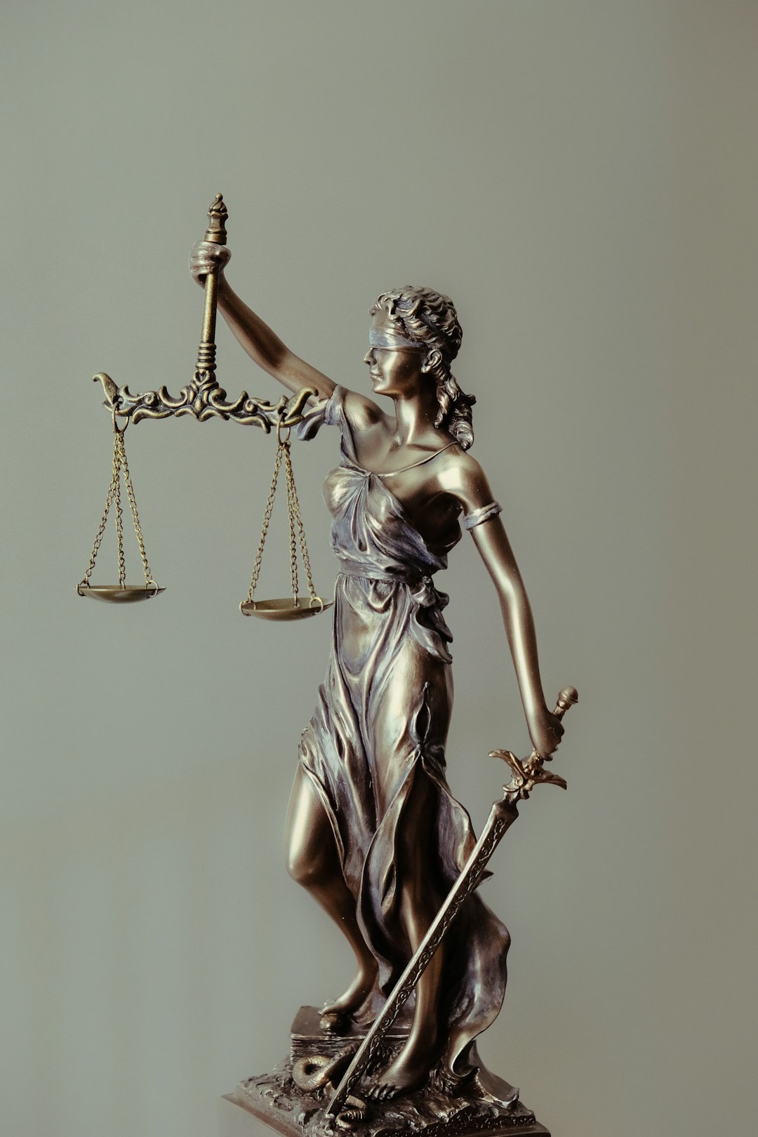 lawyer-640x480-4945744.jpeg