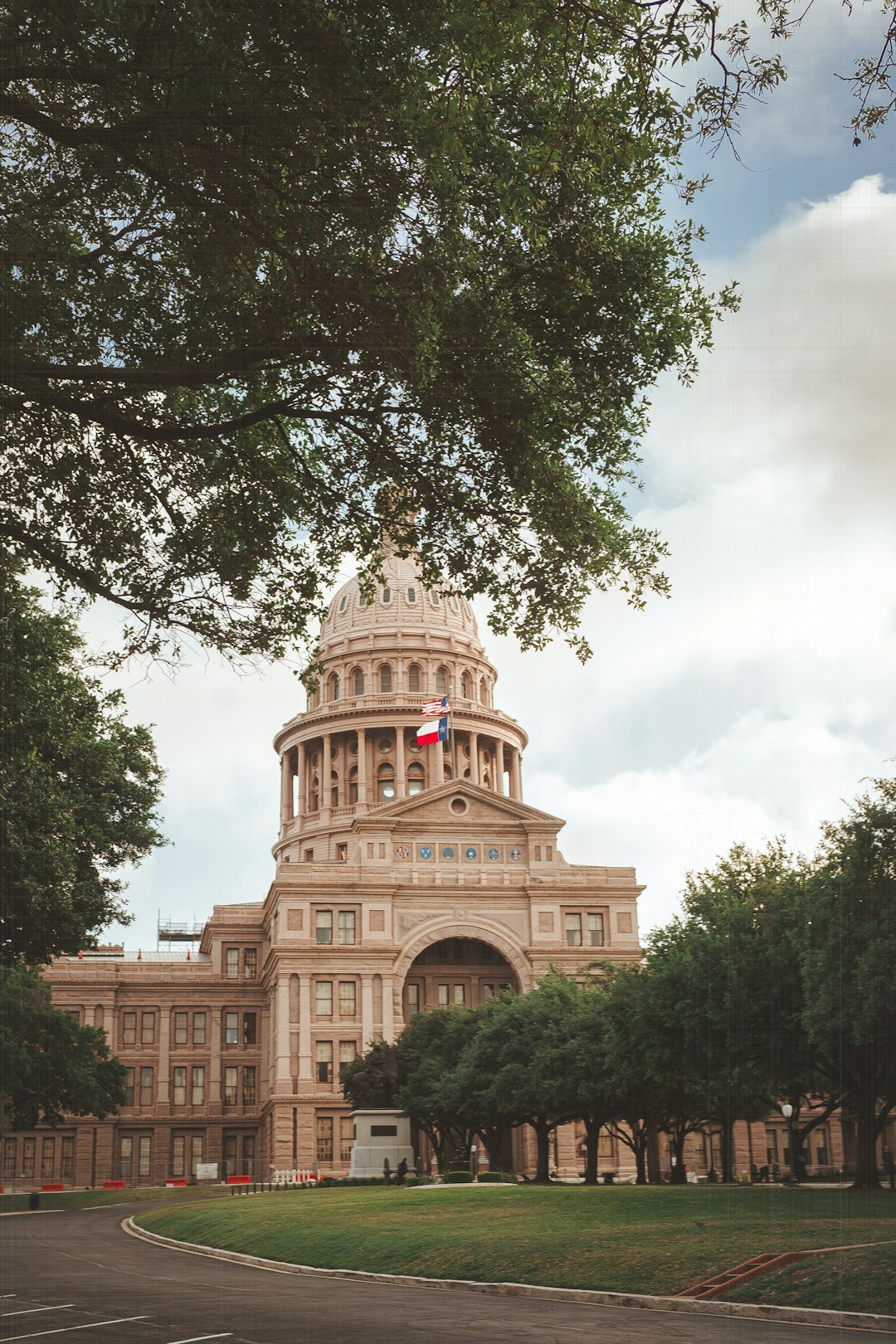 lawyerlawsuittexas-640x480-52350598.jpeg