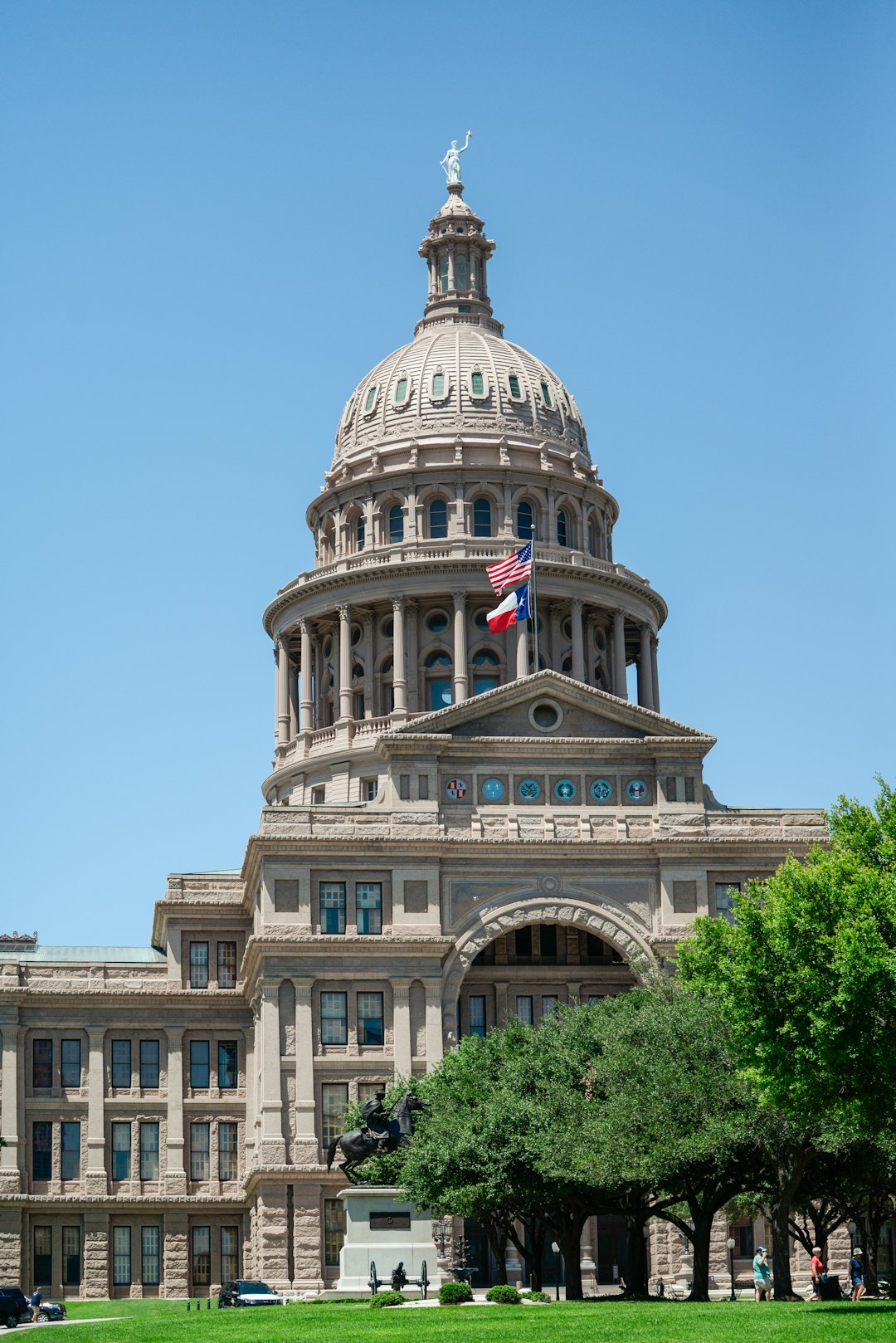 lawyerlawsuittexas-640x480-60455633.jpeg